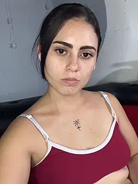 Snapshot of Azuna25 chatting on May 2, 2026, 8:25 pm Azuna25 online show from May 2, 2026, 8:25 pm