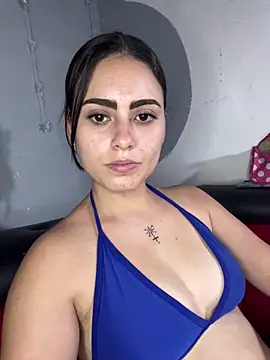 Snapshot of Azuna25 chatting on May 3, 2026, 7:17 pm Azuna25 online show from May 3, 2026, 7:17 pm