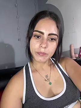 Snapshot of Azuna25 chatting on April 27, 2026, 11:14 pm Azuna25 online show from April 27, 2026, 11:14 pm