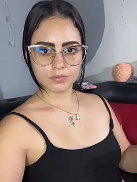 Snapshot of Azuna25 chatting on April 30, 2026, 9:19 pm Azuna25 online show from April 30, 2026, 9:19 pm
