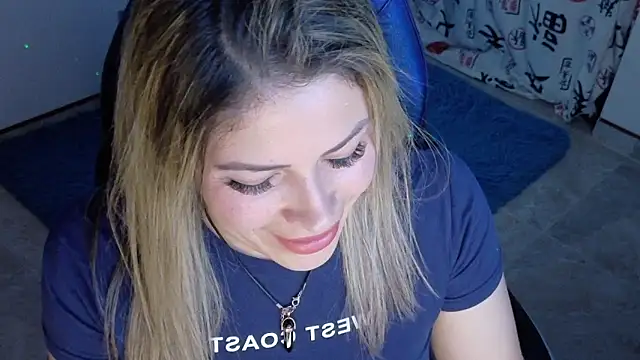 Snapshot of Natalia_Montoya chatting on October 19, 2025, 12:46 am Natalia Montoya online show from October 19, 2025, 12:46 am