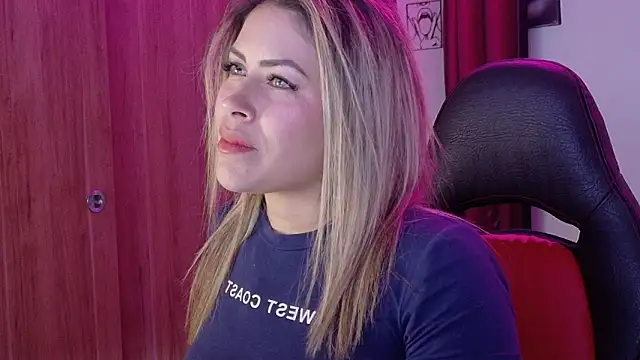 Snapshot of Natalia_Montoya chatting on October 9, 2025, 2:01 am Natalia Montoya online show from October 9, 2025, 2:01 am