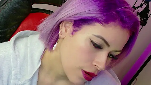 Natalia Montoya online show from April 17, 2026, 3:31 am