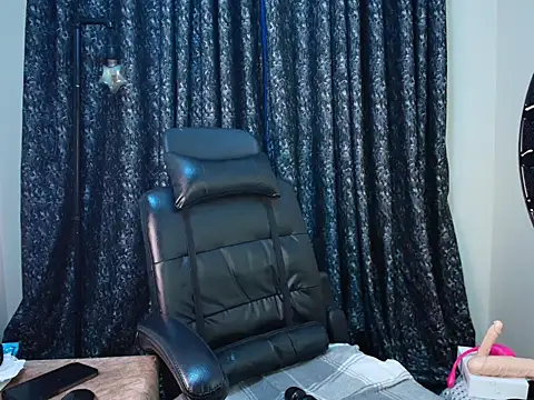 ebony shilly3 online show from October 10, 2025, 11:27 pm