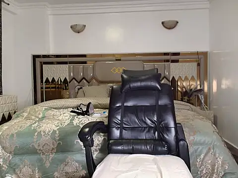 ebony shilly3 online show from November 12, 2025, 12:37 am