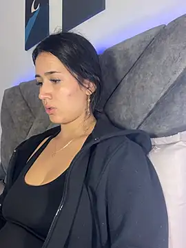 AnithaFigueroa1 online show from March 11, 2025, 11:26 pm