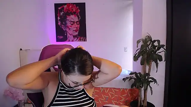 Snapshot of esmeraldaa230 chatting on February 12, 2026, 7:13 pm esmeraldaa230 online show from February 12, 2026, 7:13 pm