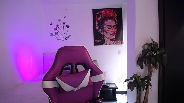 esmeraldaa230 online show from March 15, 2026, 6:59 pm