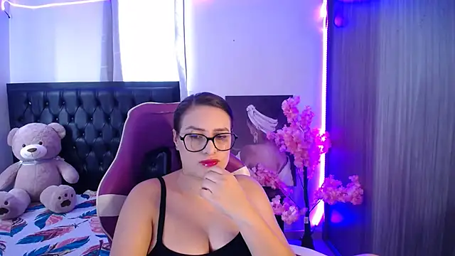 Snapshot of esmeraldaa230 chatting on April 28, 2026, 7:07 pm esmeraldaa230 online show from April 28, 2026, 7:07 pm