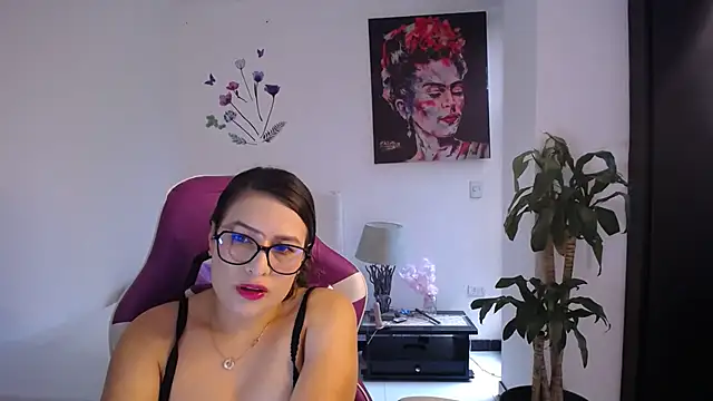 Snapshot of esmeraldaa230 chatting on February 21, 2026, 6:54 pm esmeraldaa230 online show from February 21, 2026, 6:54 pm