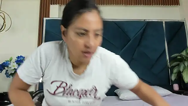 Snapshot of Valeer_abby chatting on May 21, 2026, 12:57 pm Valeer abby online show from May 21, 2026, 12:57 pm