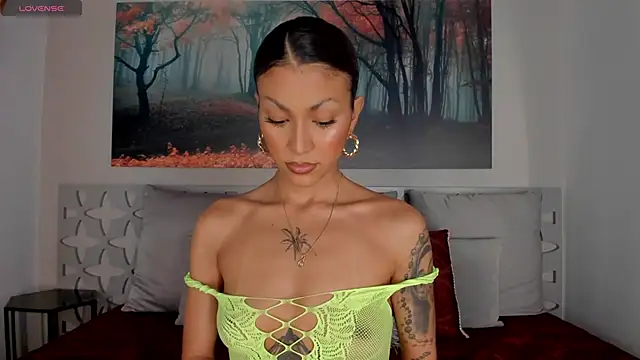 Snapshot of LunaRuso chatting on February 24, 2025, 8:14 pm LunaRuso online show from February 24, 2025, 8:14 pm