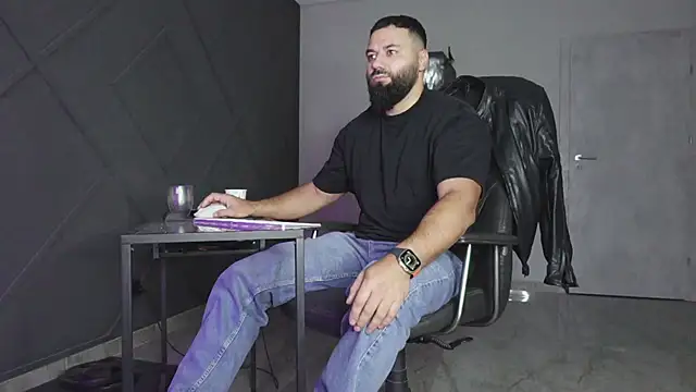 mattmasterss online show from November 9, 2025, 4:16 am