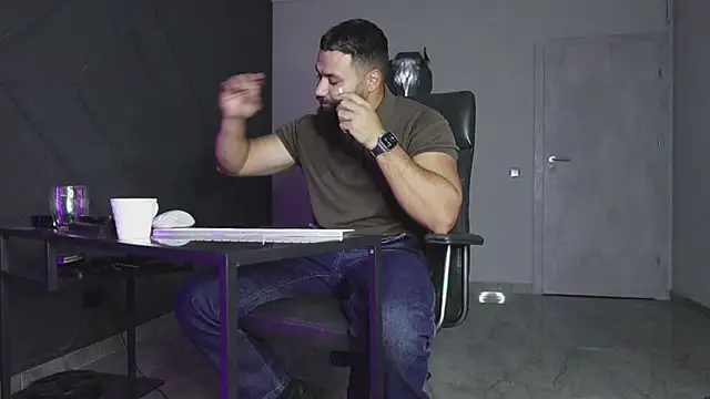 mattmasterss online show from October 21, 2025, 7:13 pm