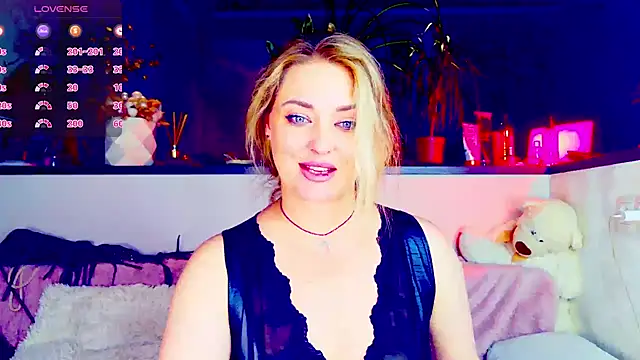 Snapshot of _JuliaSpace_ chatting on June 27, 2026, 6:47 pm JuliaSpace online show from June 27, 2026, 6:47 pm