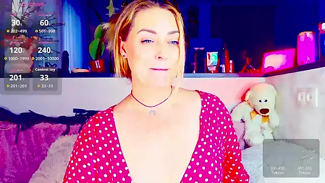 Snapshot of _JuliaSpace_ chatting on July 3, 2026, 5:30 pm JuliaSpace online show from July 3, 2026, 5:30 pm