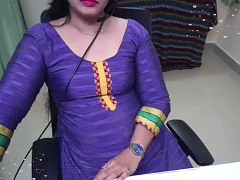 Arushisingh8888 online show from November 10, 2025, 12:43 pm