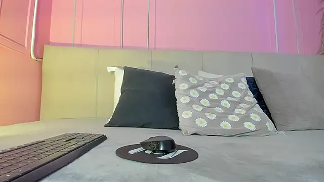 Emelyy Carter online show from September 24, 2025, 12:00 pm