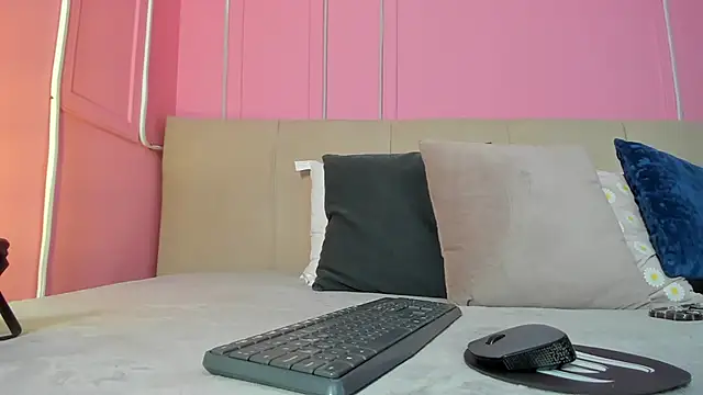Emelyy Carter online show from September 23, 2025, 12:01 pm