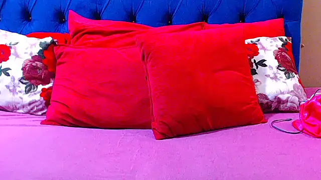 ebonycandy10 online show from December 2, 2025, 4:58 am