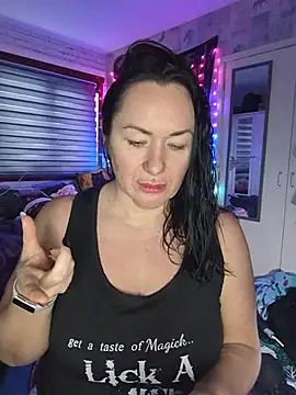 Snapshot of KinkyLittleWitch chatting on February 6, 2026, 2:02 pm KinkyLittleWitch online show from February 6, 2026, 2:02 pm