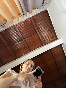 Snapshot of emiss_ chatting on April 28, 2026, 4:33 pm emiss online show from April 28, 2026, 4:33 pm