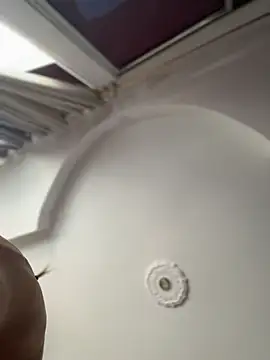 emiss  online show from November 6, 2025, 1:26 pm