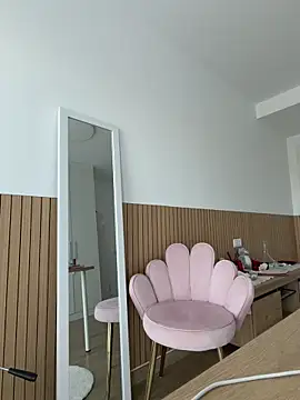 streetdoll online show from April 12, 2026, 7:00 am