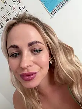 streetdoll online show from February 24, 2025, 4:15 pm