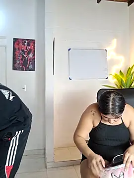 royalgirls x online show from March 6, 2026, 1:11 am