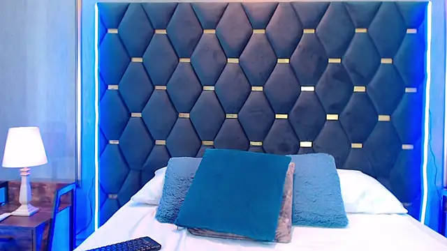 ThaniaJones online show from October 20, 2025, 12:06 pm