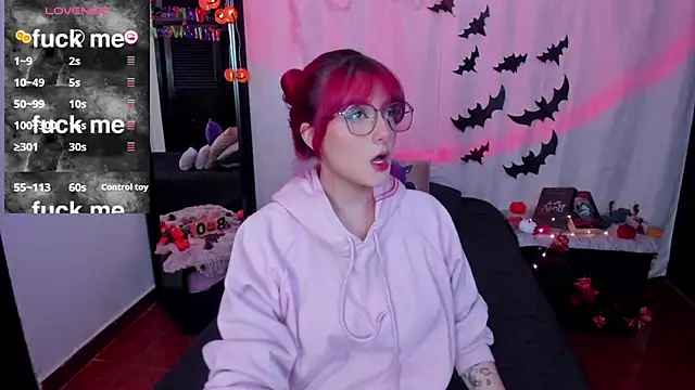 Dafne Moon online show from October 18, 2025, 5:53 am