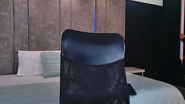 PaulinaDuarte online show from November 6, 2025, 12:09 pm