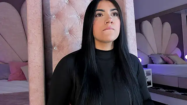 PaulinaDuarte online show from March 6, 2026, 11:27 am