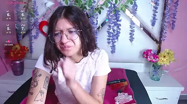 Perla Skinnyy online show from February 6, 2025, 3:16 am