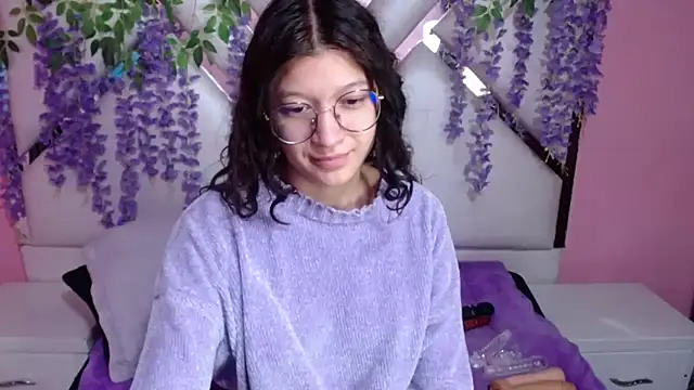 Perla Skinnyy online show from December 21, 2024, 3:25 am