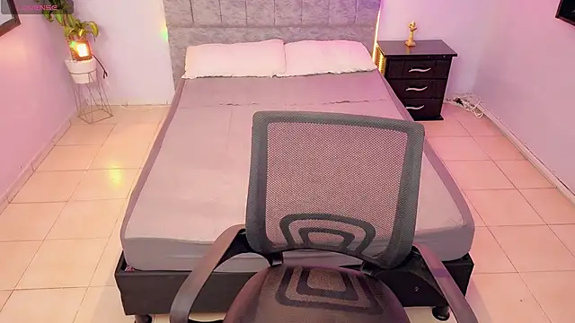 Lana stone  online show from December 2, 2025, 3:30 am