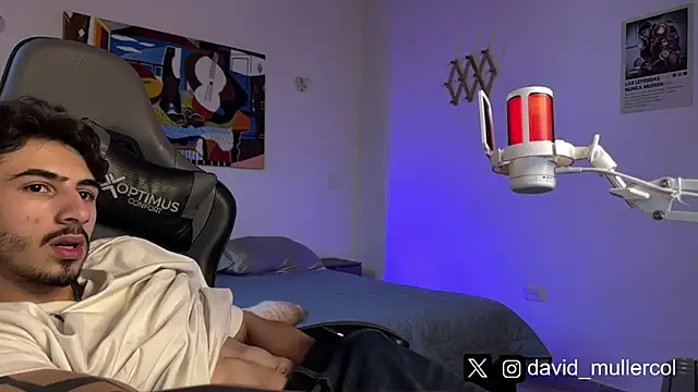 Snapshot of David_Brown18 chatting on March 14, 2025, 11:00 pm David Brown18 online show from March 14, 2025, 11:00 pm