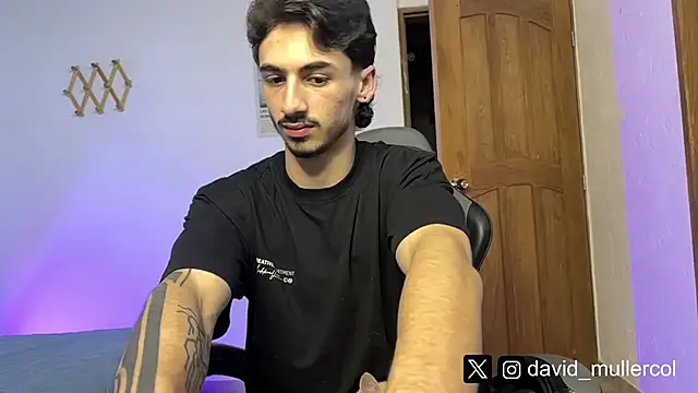 Snapshot of David_Brown18 chatting on February 21, 2025, 2:39 am David Brown18 online show from February 21, 2025, 2:39 am