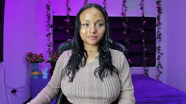 Snapshot of sweelanna__ chatting on June 5, 2026, 12:26 am sweelanna online show from June 5, 2026, 12:26 am