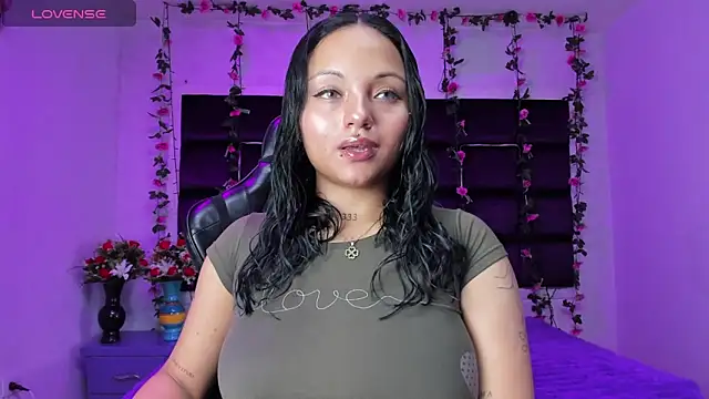 Snapshot of sweelanna__ chatting on February 18, 2026, 1:03 am sweelanna online show from February 18, 2026, 1:03 am