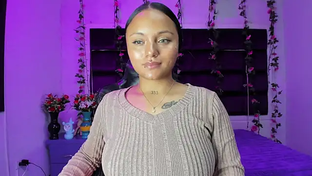 sweelanna   online show from June 13, 2026, 1:36 am