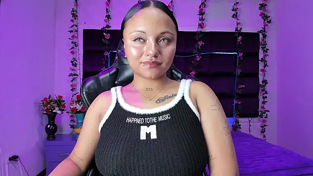 Snapshot of sweelanna__ chatting on February 27, 2026, 1:17 am sweelanna online show from February 27, 2026, 1:17 am