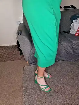 Snapshot of ellie-tv chatting on October 30, 2025, 9:18 am ellie-tv online show from October 30, 2025, 9:18 am