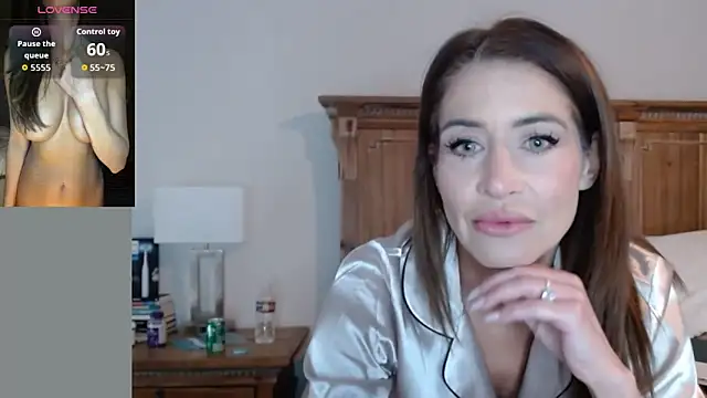 Snapshot of Noellesmfc chatting on October 22, 2025, 2:49 pm Noellesmfc online show from October 22, 2025, 2:49 pm