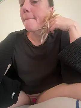 MoniqueLaFee online show from February 25, 2026, 7:41 am