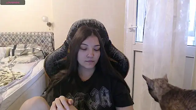 AlisaDevis online show from November 8, 2025, 7:12 am