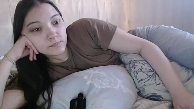 Snapshot of AlisaDevis chatting on April 5, 2026, 1:07 pm AlisaDevis online show from April 5, 2026, 1:07 pm