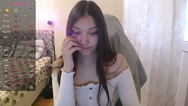 AlisaDevis online show from November 5, 2025, 9:12 am