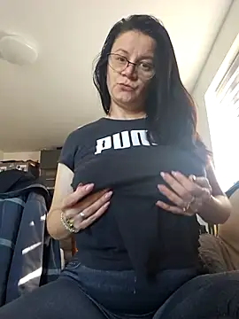 KristenVega online show from October 31, 2025, 9:17 am